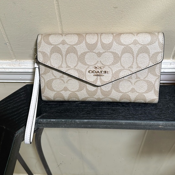 New Coach wristlet/ phone wallet, large - Picture 1 of 6